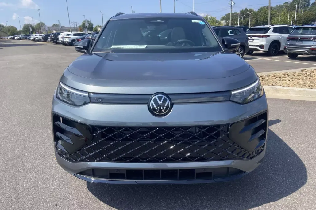 2025 Volkswagen Tiguan SE R-Line Black photo 1