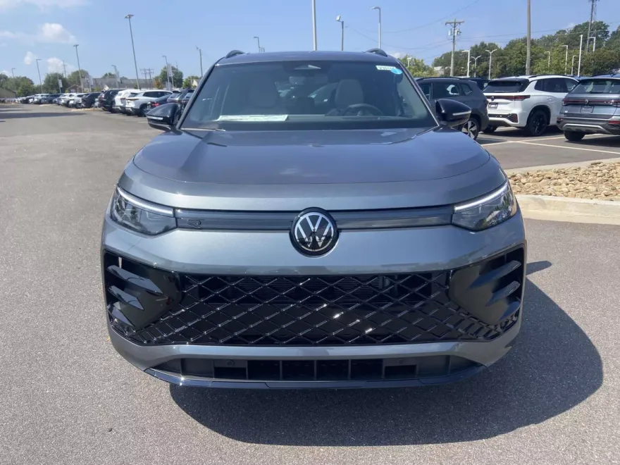 2025 Volkswagen Tiguan SE R-Line Black photo 1