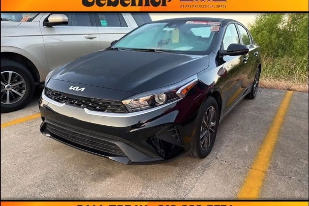 2024 Kia Forte LXS photo 1
