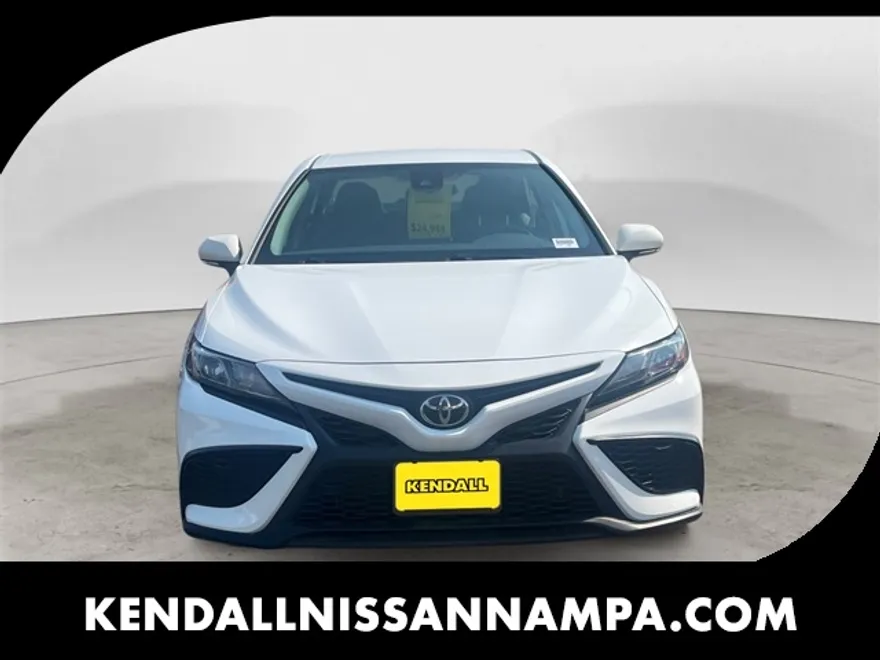 2022 Toyota Camry SE photo 1