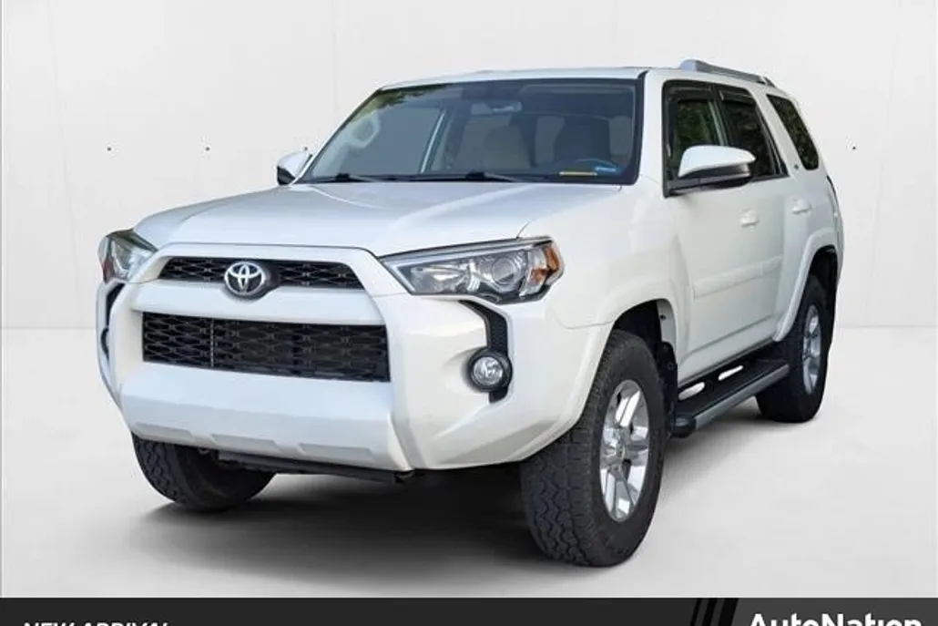 2016 Toyota 4Runner SR5 photo 1