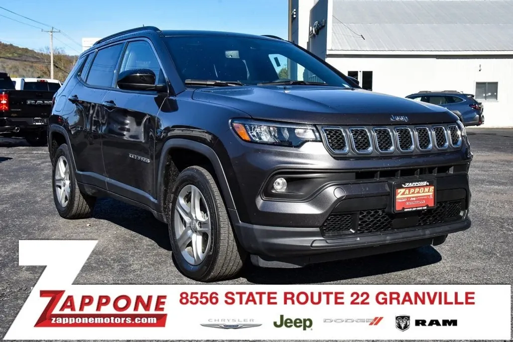 2023 Jeep Compass Latitude photo 1