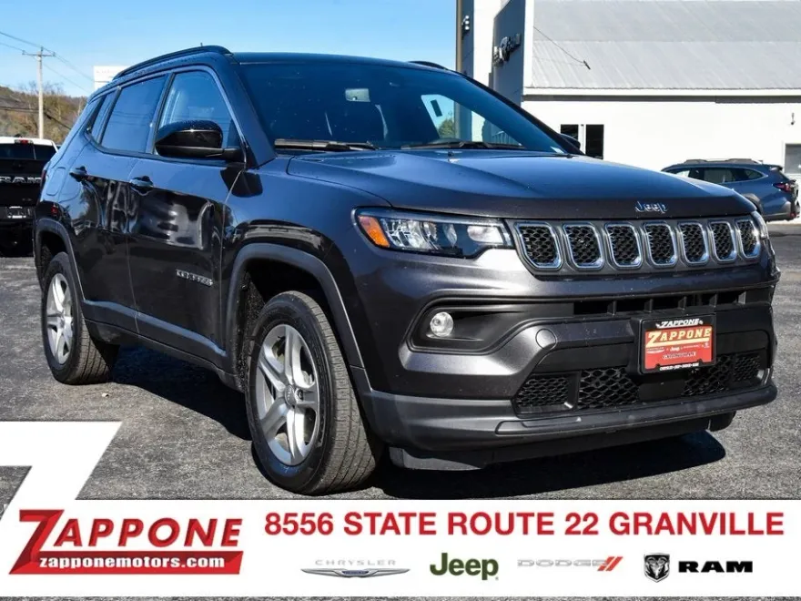 2023 Jeep Compass Latitude photo 1