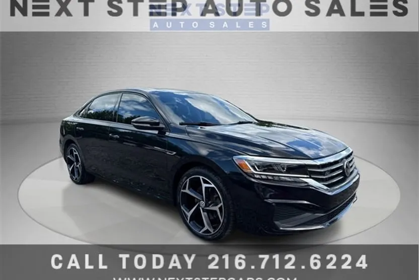 2020 Volkswagen Passat R-Line photo 1