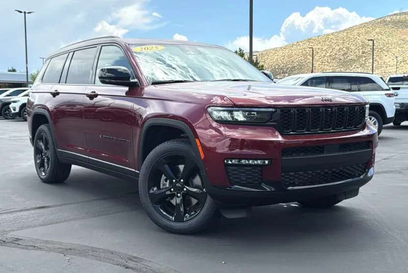 2025 Jeep Grand Cherokee Limited photo 1