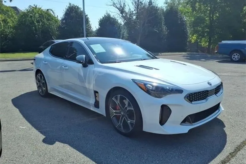 2018 Kia Stinger GT2 photo 1
