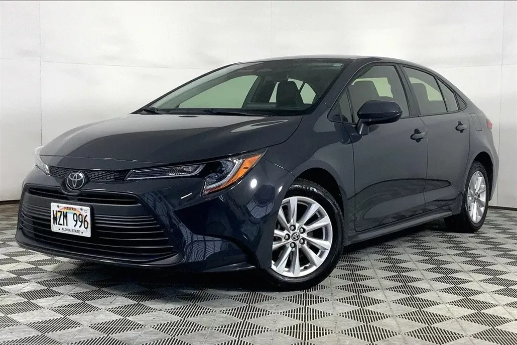 2024 Toyota Corolla LE photo 1