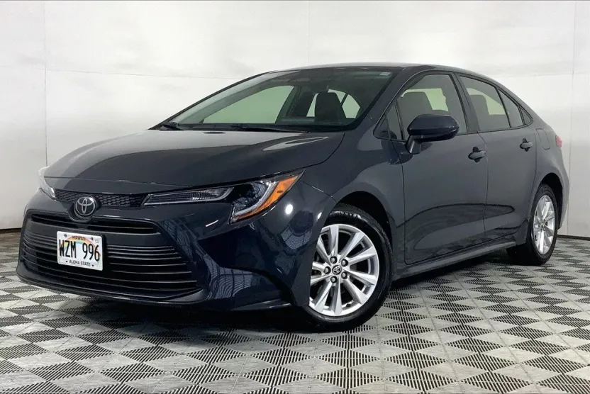 2024 Toyota Corolla LE photo 1