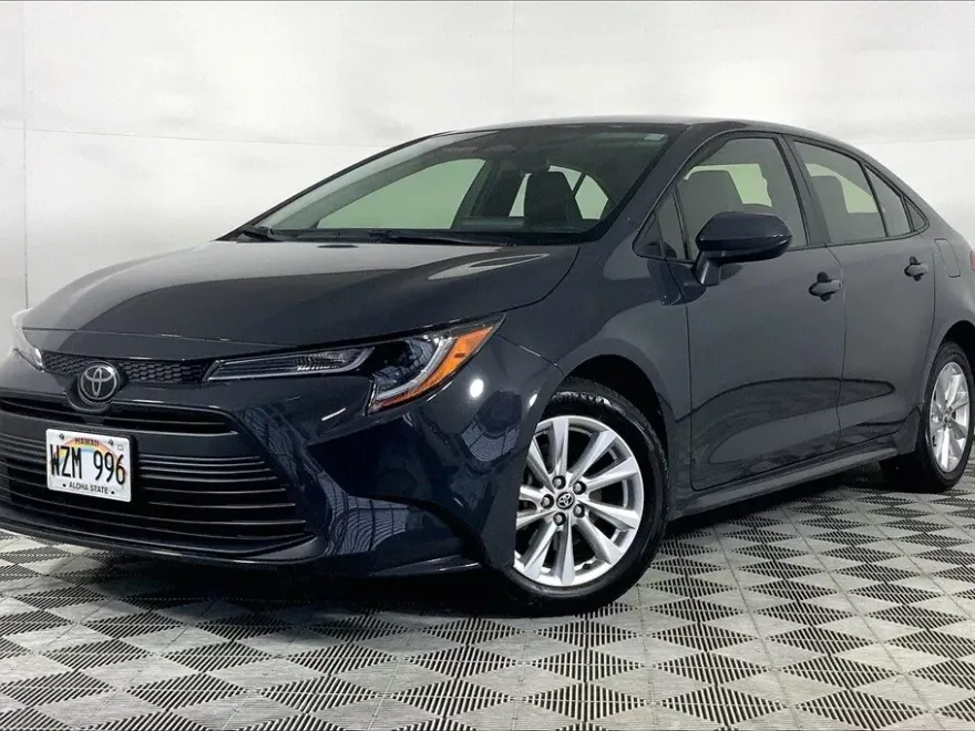 2024 Toyota Corolla LE photo 1