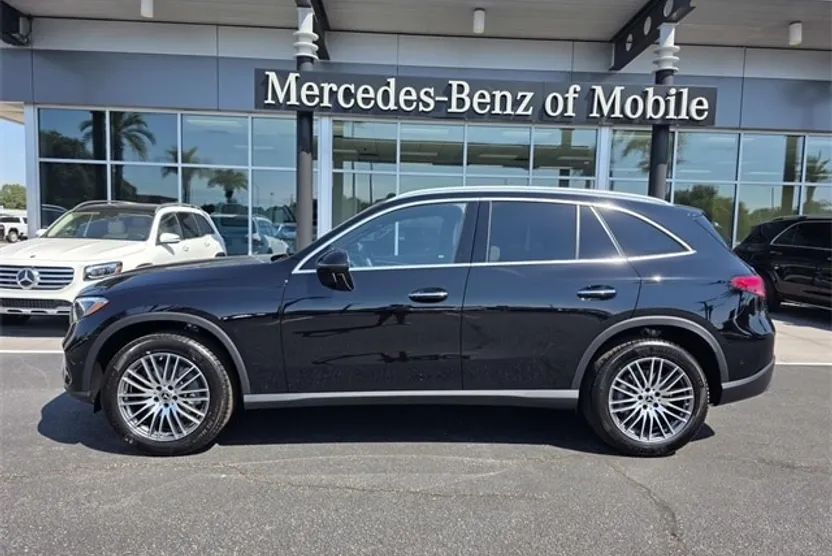 2026 Mercedes Benz GLC 300 photo 1
