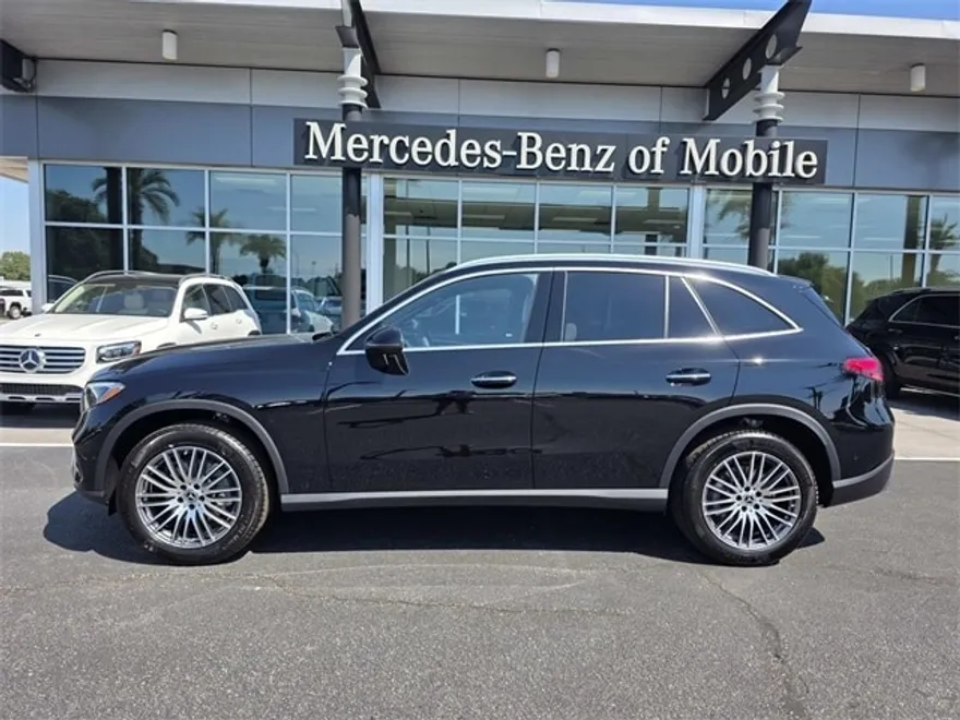 2026 Mercedes Benz GLC 300 photo 1