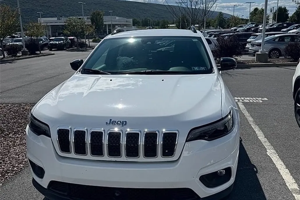 2022 Jeep Cherokee Latitude Lux photo 1
