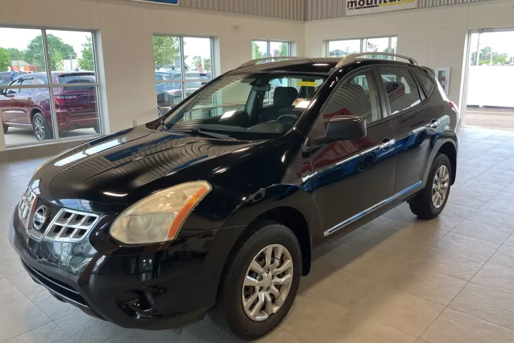 2015 Nissan Rogue Select S photo 1