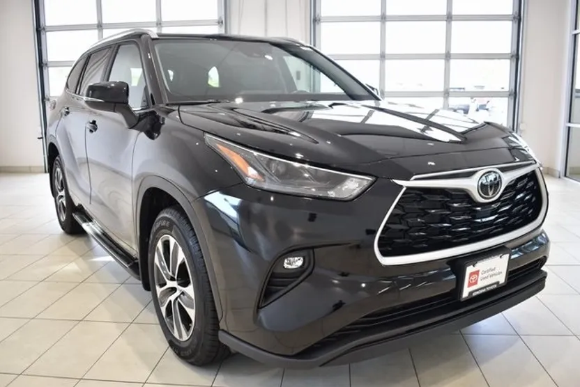 2024 Toyota Highlander XLE photo 1