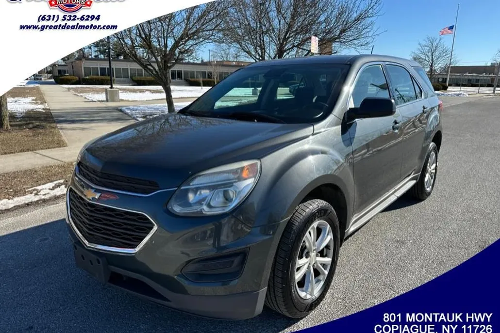 2017 Chevrolet Equinox LT photo 1