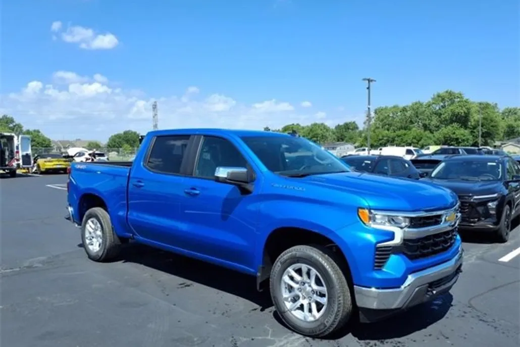 2026 Chevrolet Silverado 1500 LT photo 1