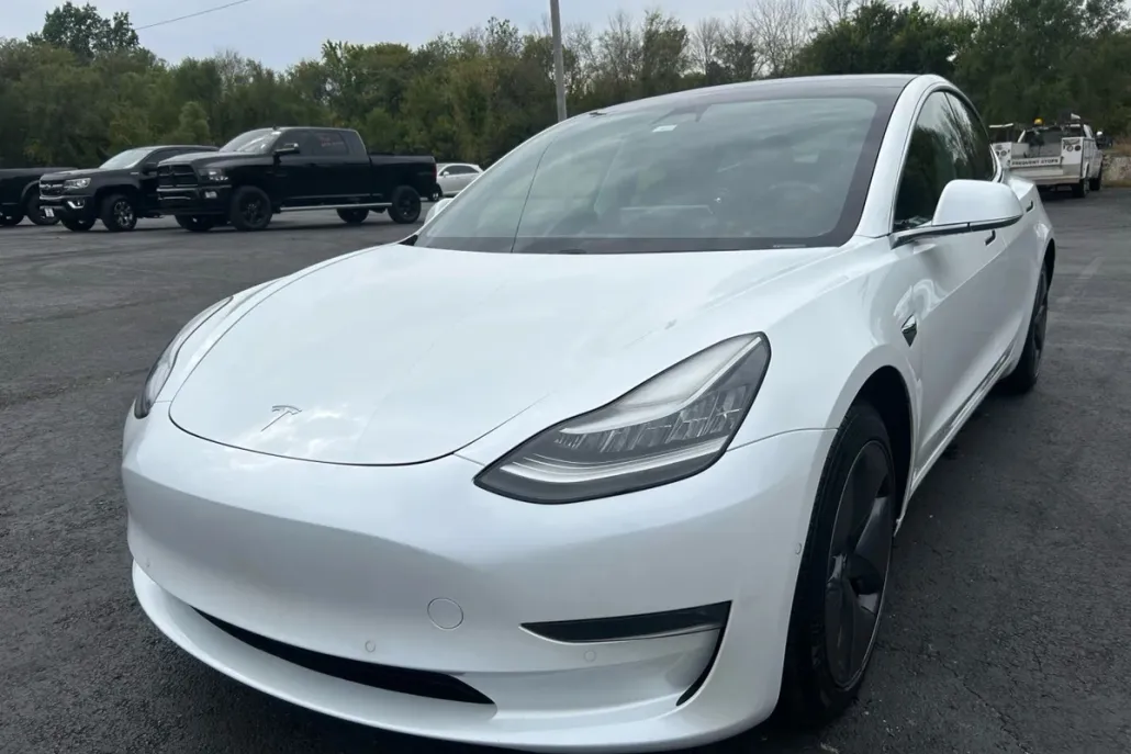 2019 Tesla Model 3 Long Range photo 1
