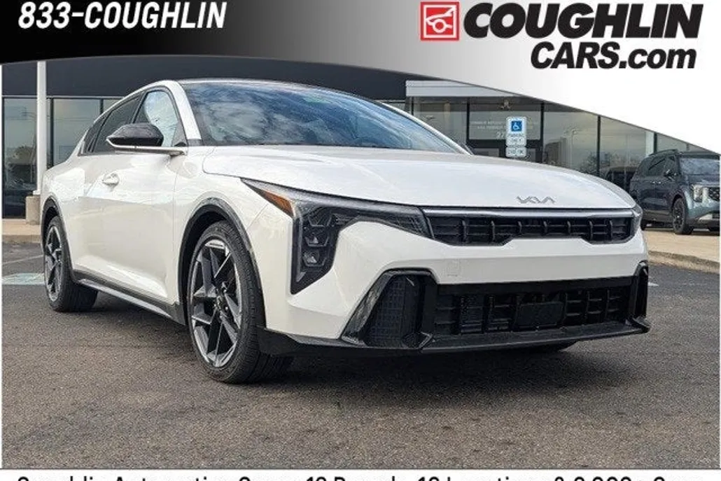 2025 Kia K4 GT-Line photo 1