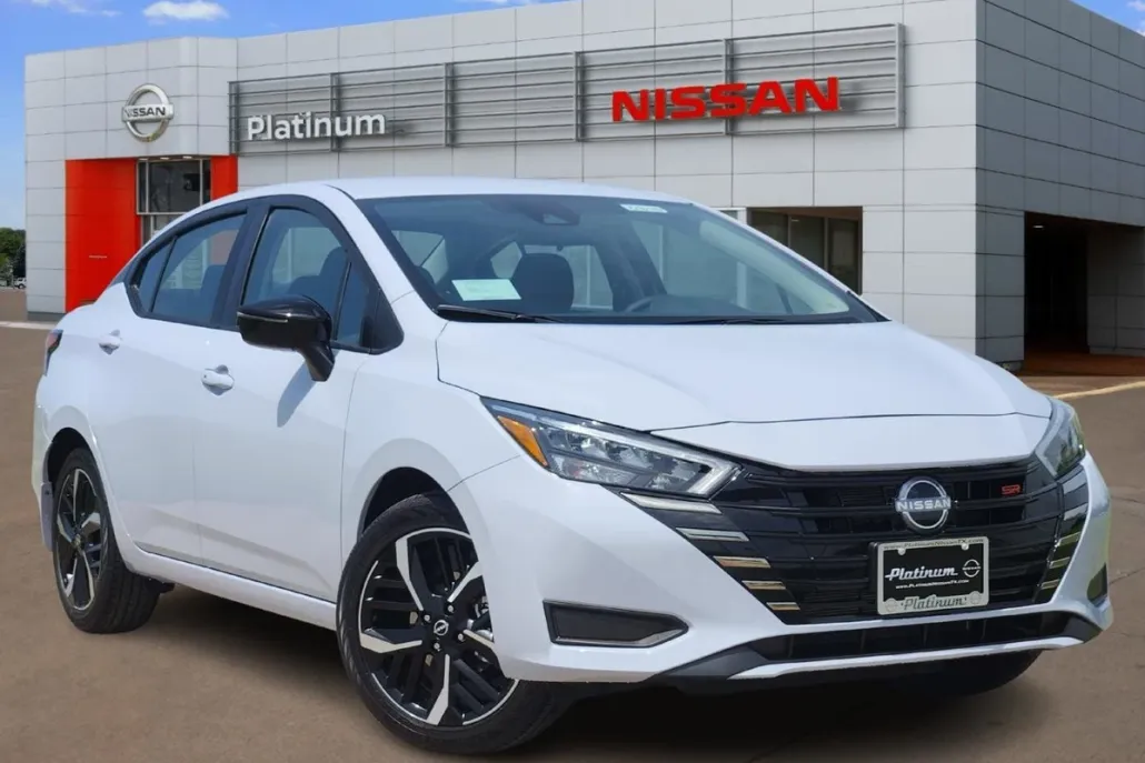 2025 Nissan Versa 1.6 SR photo 1