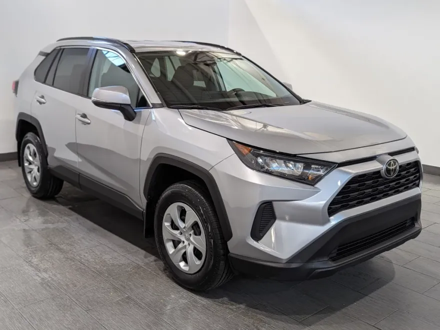 2021 Toyota RAV4 LE photo 1