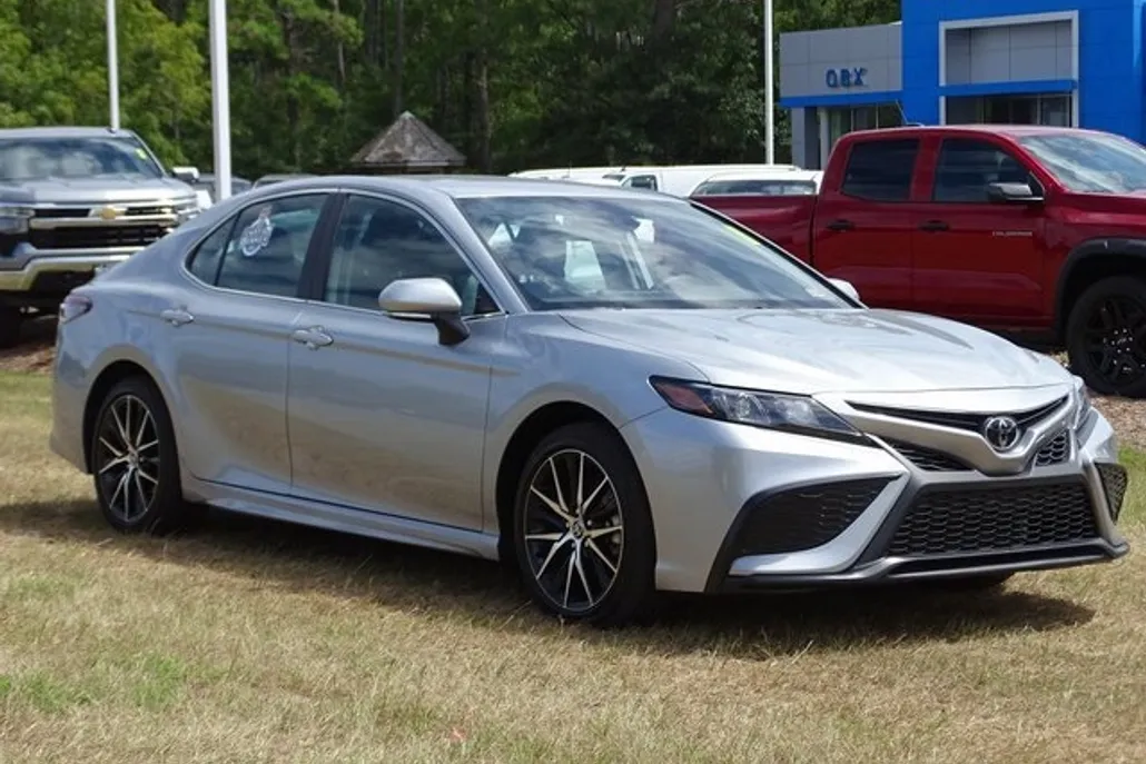 2024 Toyota Camry SE photo 1