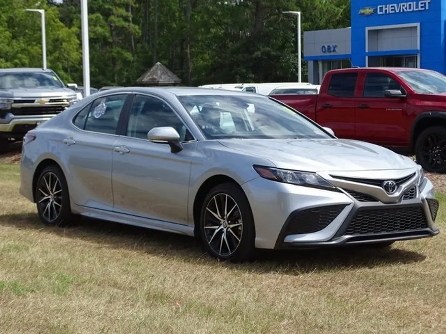 2024 Toyota Camry SE photo 1