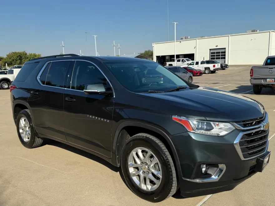 2020 Chevrolet Traverse 1LT photo 1
