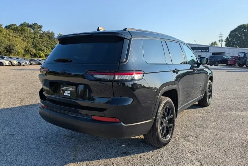 2024 Jeep Grand Cherokee Altitude photo 1