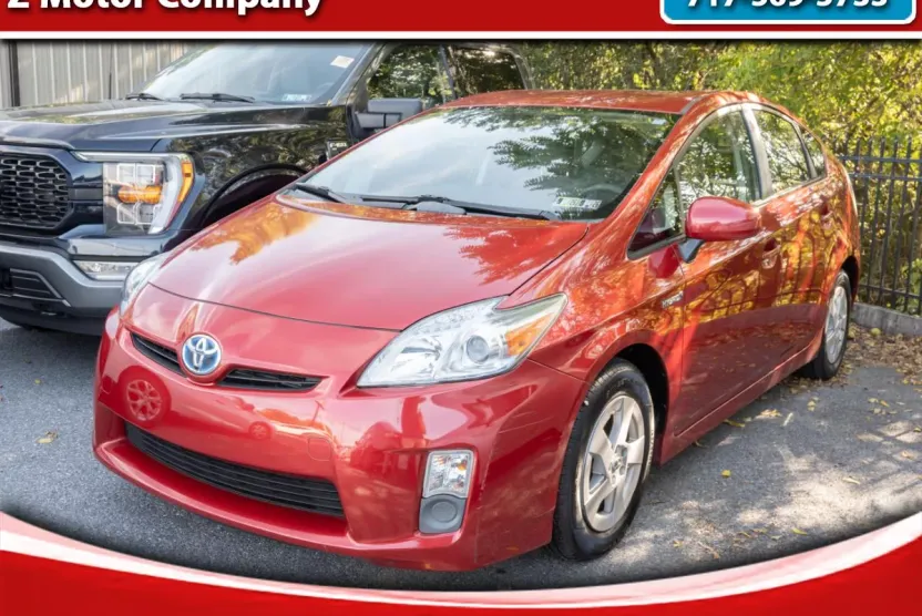 2011 Toyota Prius Three photo 1