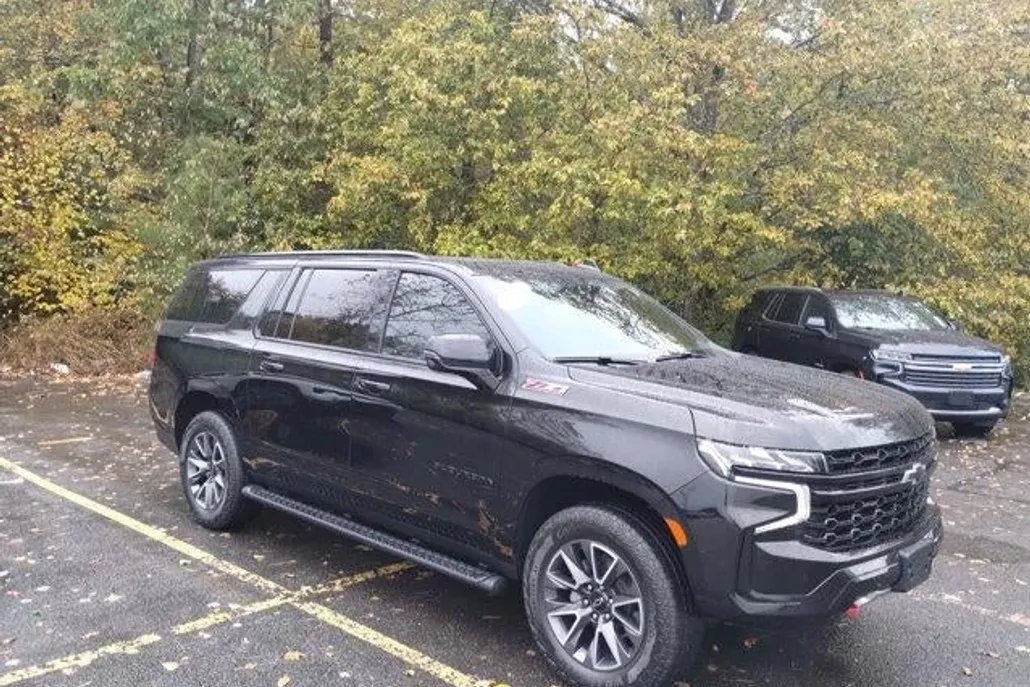 2023 Chevrolet Suburban Z71 photo 1