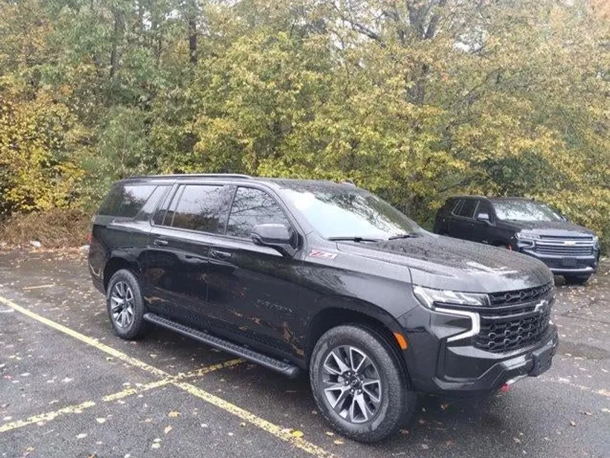 2023 Chevrolet Suburban Z71 photo 1