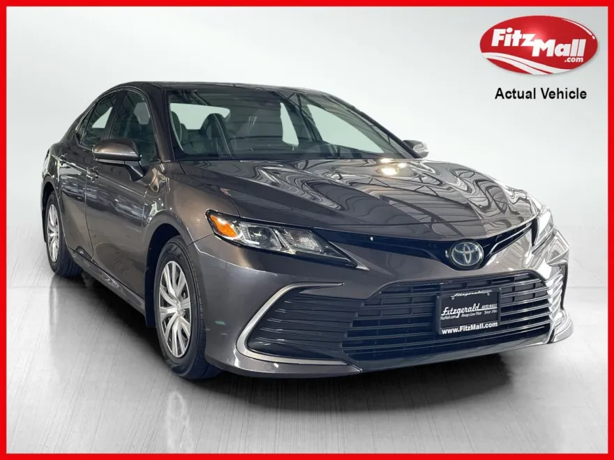 2022 Toyota Camry Hybrid LE photo 1