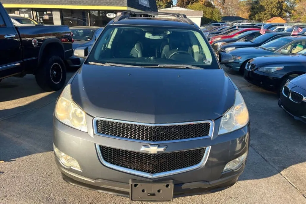 2009 Chevrolet Traverse 2LT photo 1