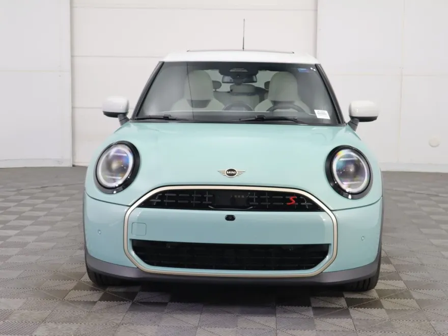 2025 Mini Cooper 4 Door Hardtop Iconic photo 1