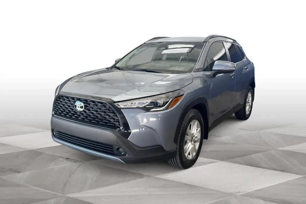 2024 Toyota Corolla Cross LE photo 1