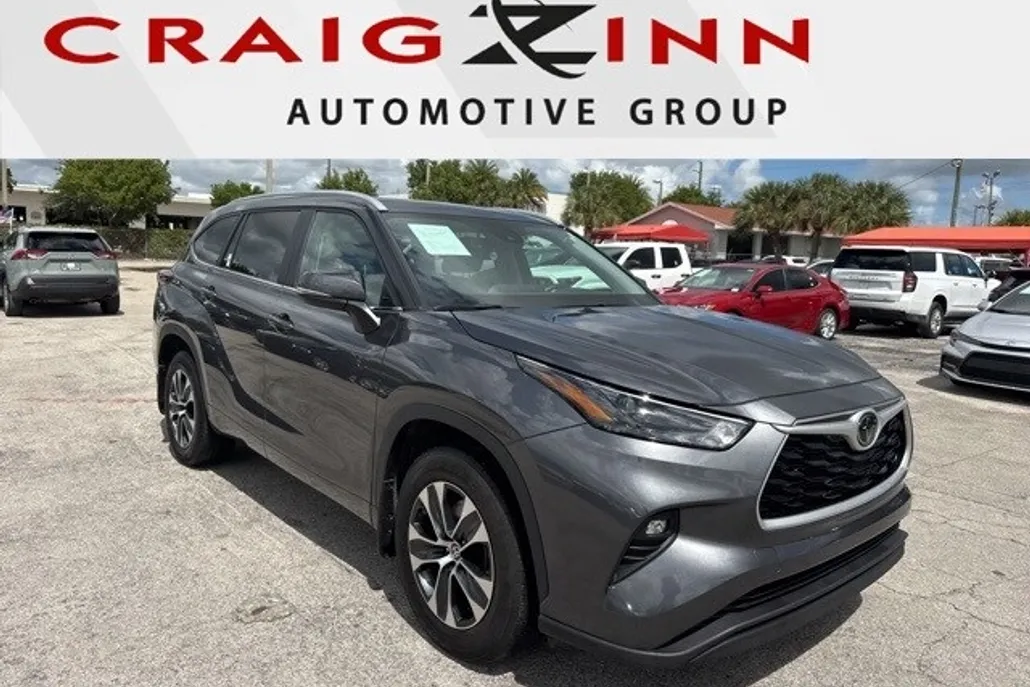 2024 Toyota Highlander LE photo 1