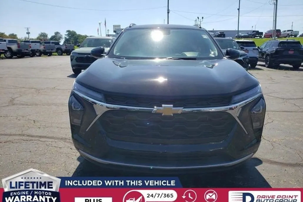 2025 Chevrolet Trax LT photo 1