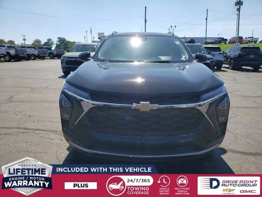 2025 Chevrolet Trax LT photo 1