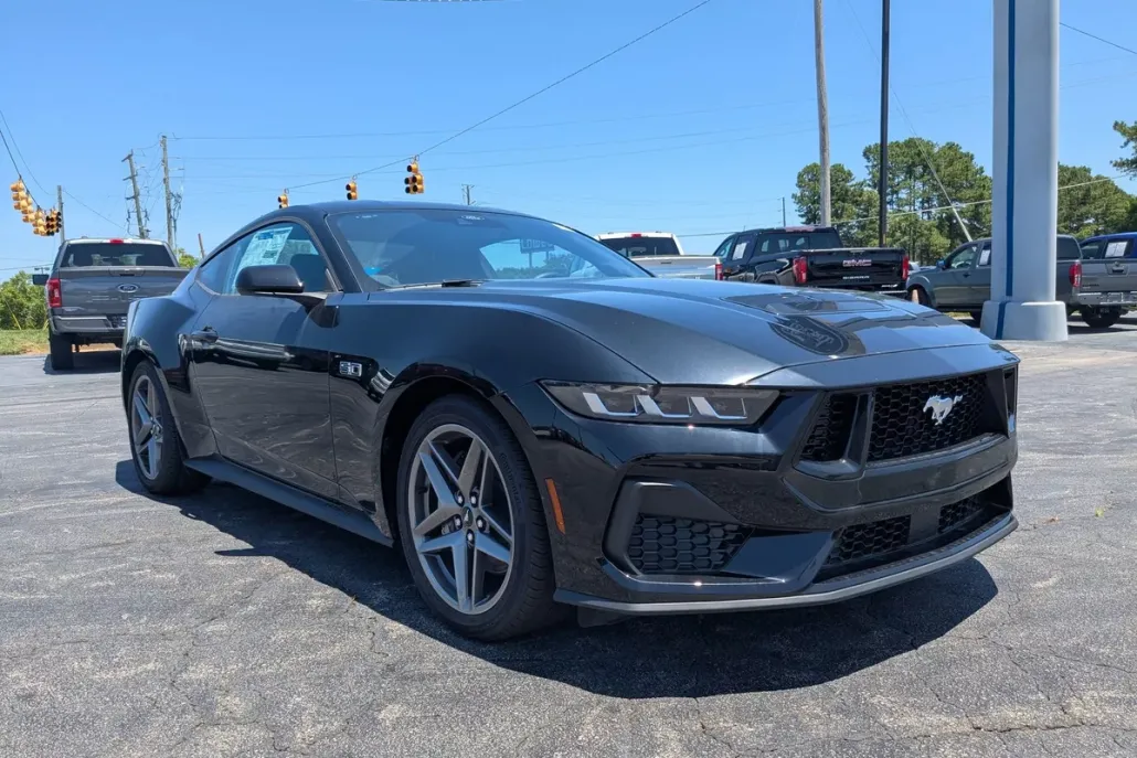 2025 Ford Mustang GT photo 1