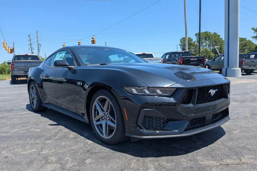 2025 Ford Mustang GT photo 1