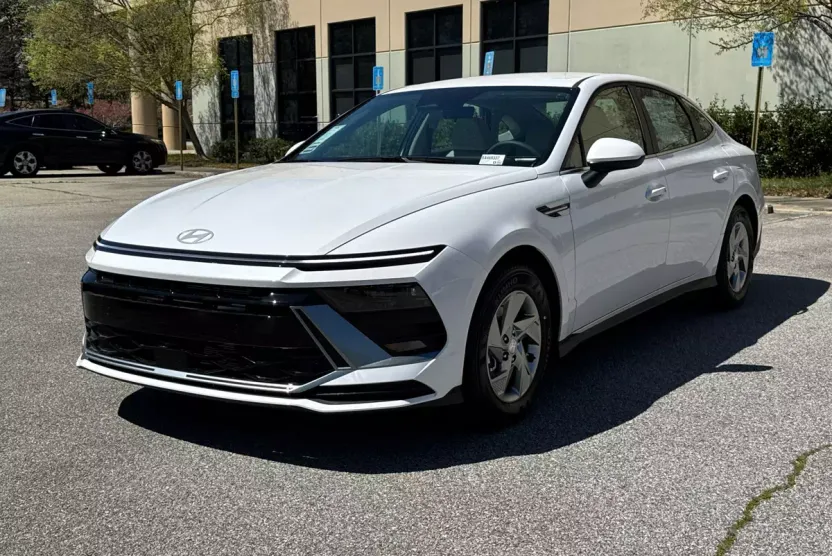2025 Hyundai Sonata SE photo 1