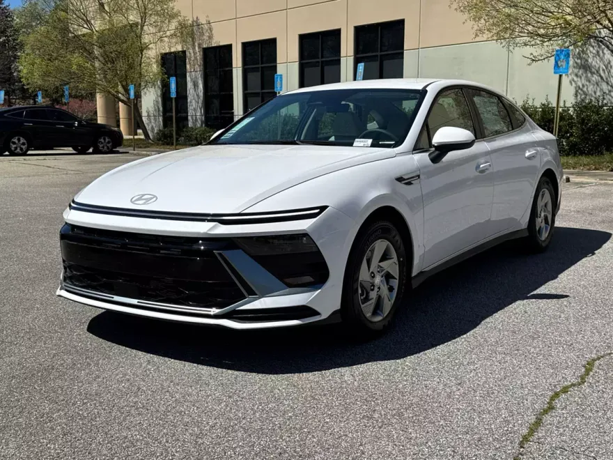 2025 Hyundai Sonata SE photo 1