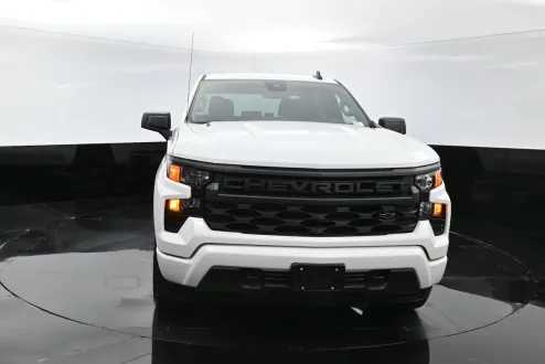 2025 Chevrolet Silverado 1500 Custom photo 2