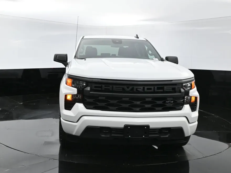 2025 Chevrolet Silverado 1500 Custom photo 2