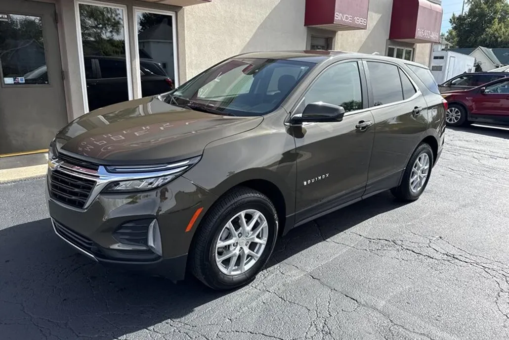 2024 Chevrolet Equinox LT photo 1