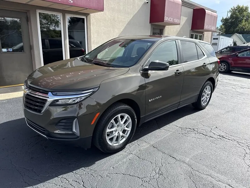 2024 Chevrolet Equinox LT photo 1