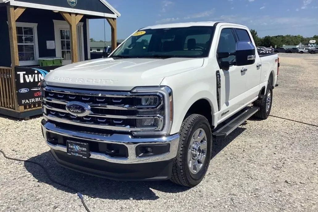 2025 Ford F-350 Lariat photo 1