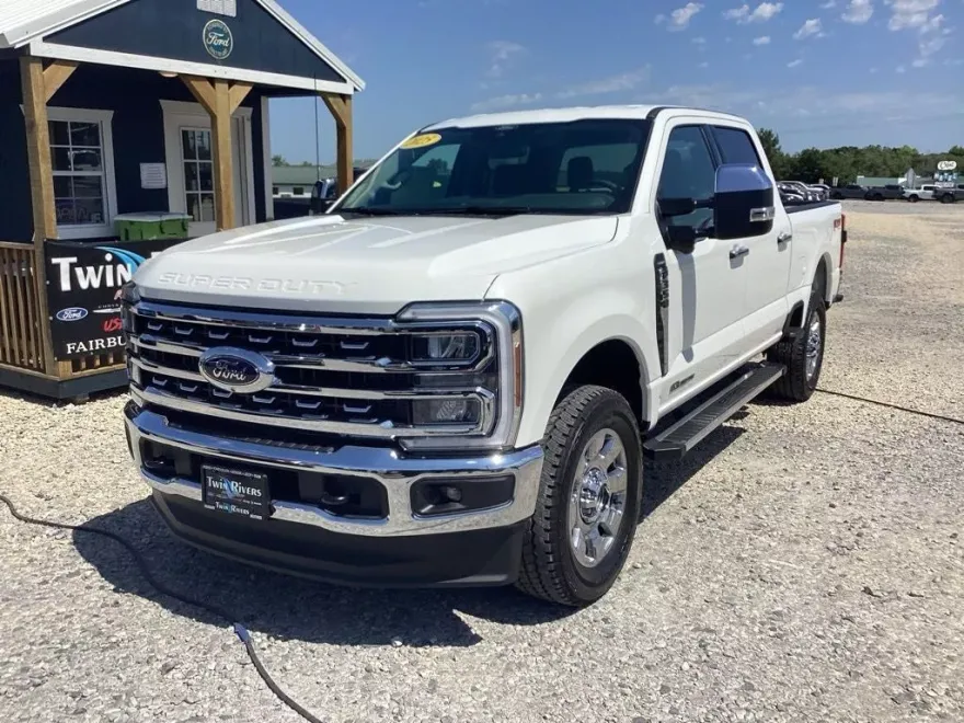 2025 Ford F-350 Lariat photo 1
