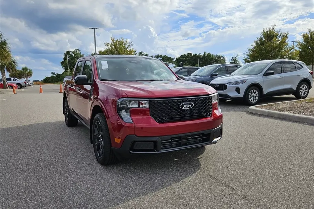 2025 Ford Maverick XLT photo 1