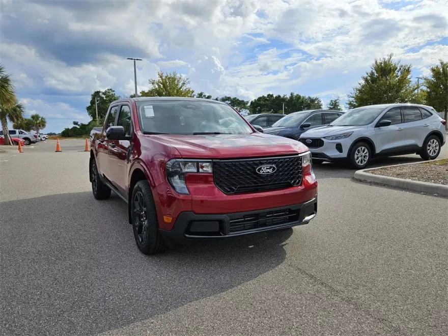2025 Ford Maverick XLT photo 1